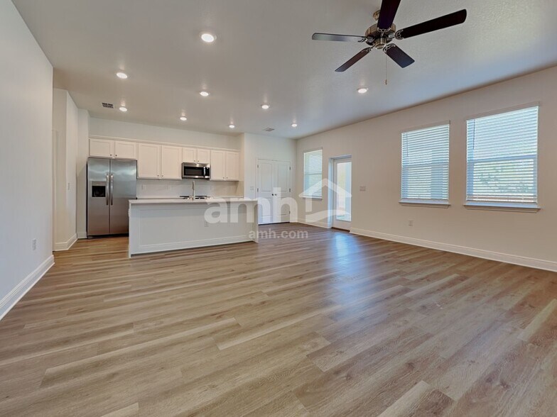 Building Photo - 6756 Atlantic Bch Ave