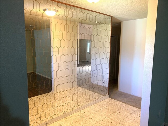 Building Photo - 11207 Hidden Bluff Dr