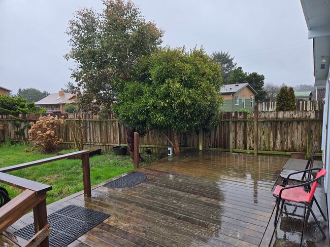 Building Photo - 3BR Northern McKinleyville home is close t...