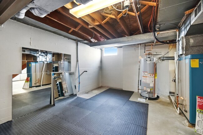 Building Photo - 908 Shroyer Rd