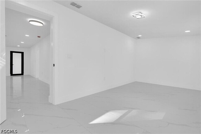 Building Photo - 356 New York Dr