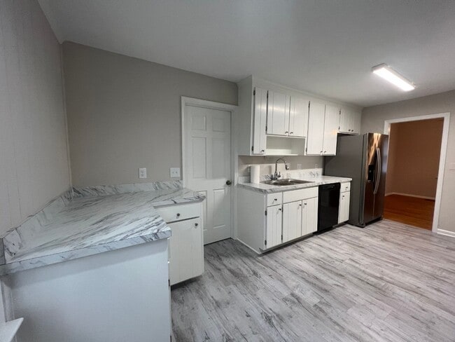 Building Photo - 5 Dunwoody Cir