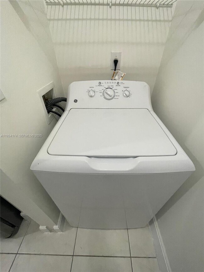 Building Photo - 6851 SW 44th St