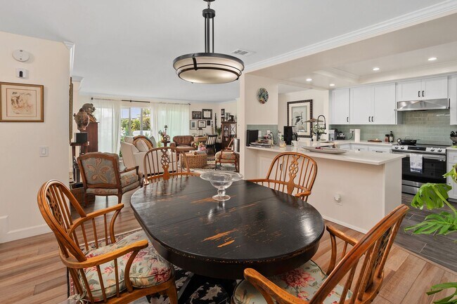 Building Photo - Stunning Spacious 2 Bed 2.5 Bath Condo in ...
