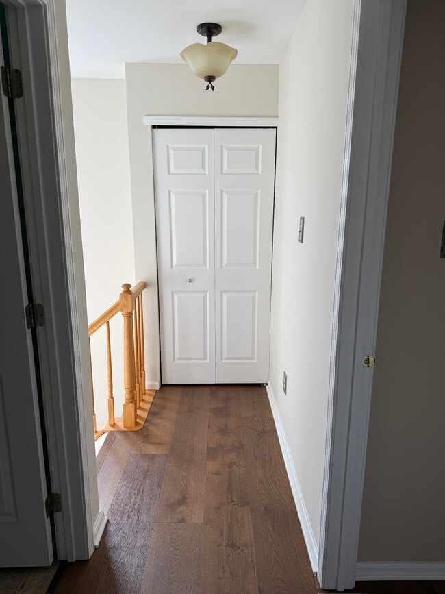 Building Photo - 481 Stoneglen St