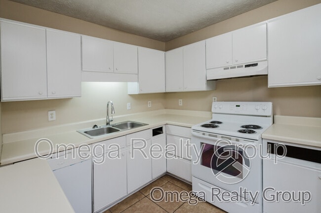 Building Photo - 821 Willow Pointe