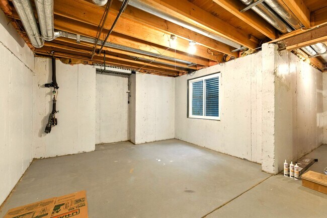 Building Photo - Gorgeous 3 Bed 2.5 Bath Townhome in Little...