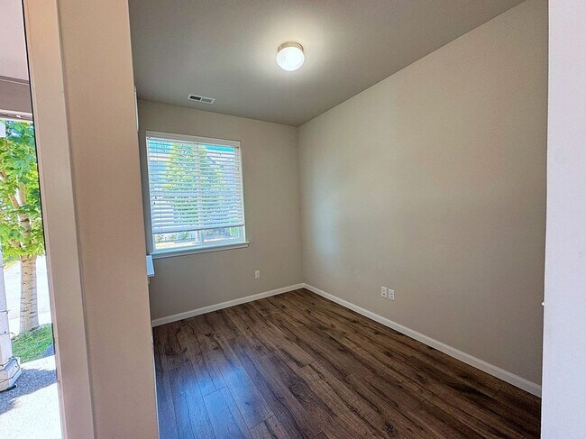 Building Photo - 17821 38th Dr SE