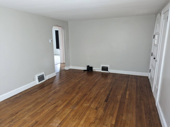 Living room - 224 Church St W