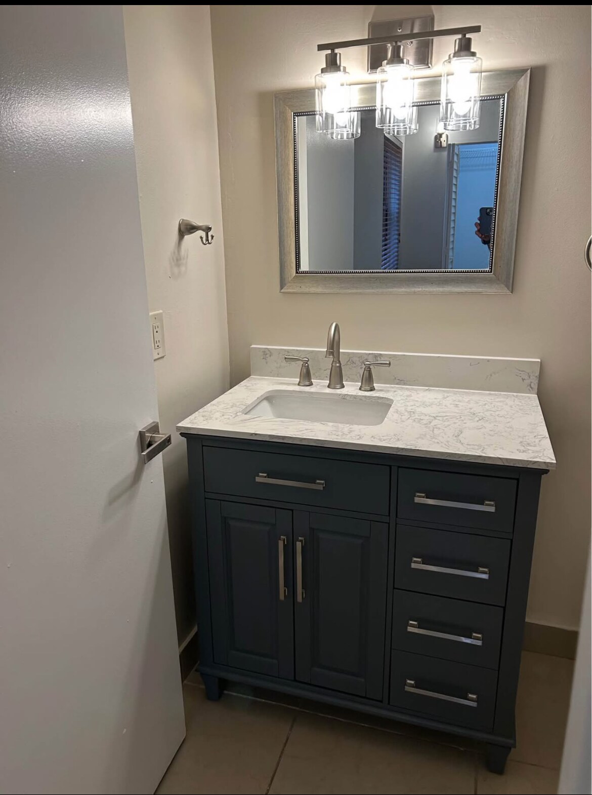 Master bath - 495 W Park Dr