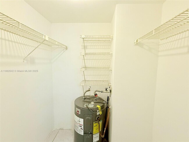 Building Photo - 2781 Taft St