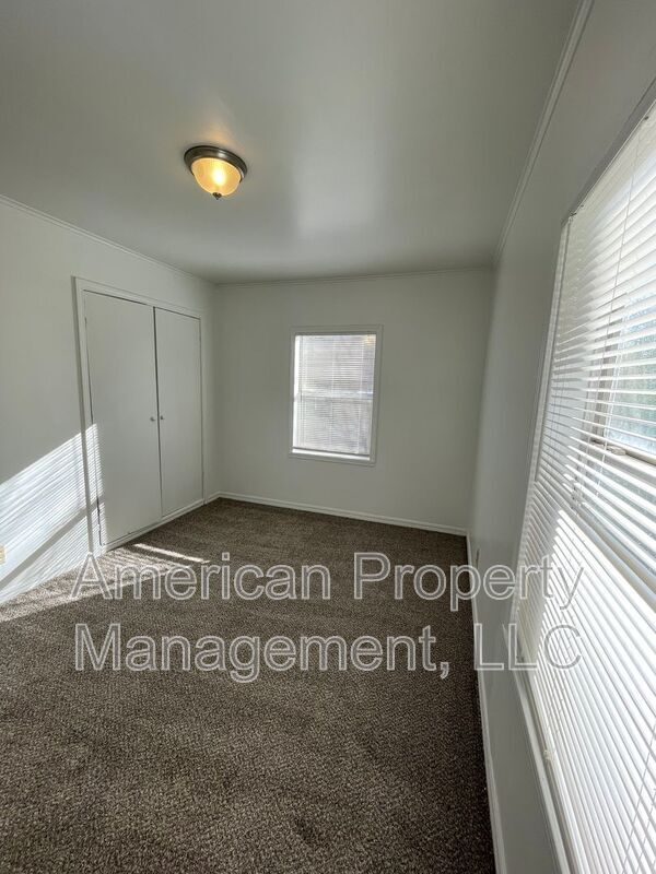 Building Photo - 2730 N Main St