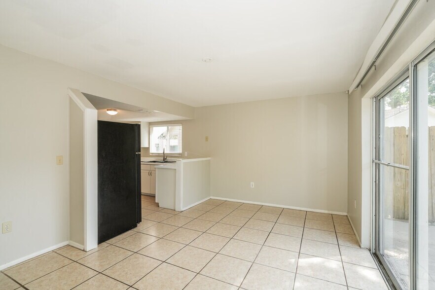 Building Photo - 856 Buttercup Dr