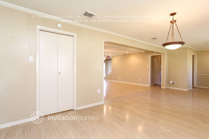 Building Photo - 5803 Old Lodge Dr