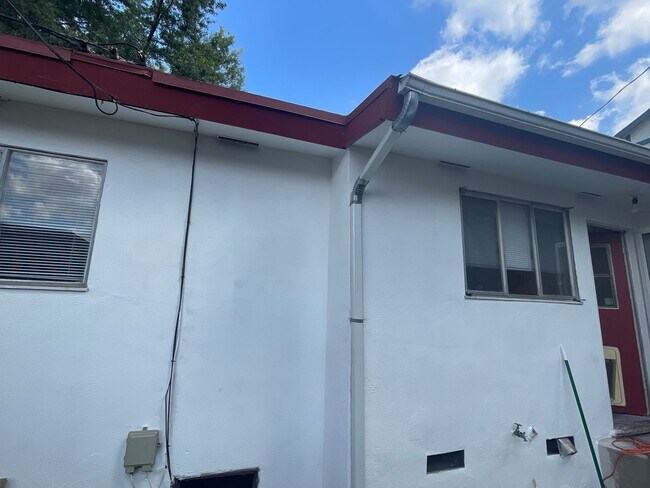 Building Photo - 4448-4450 Avocado St
