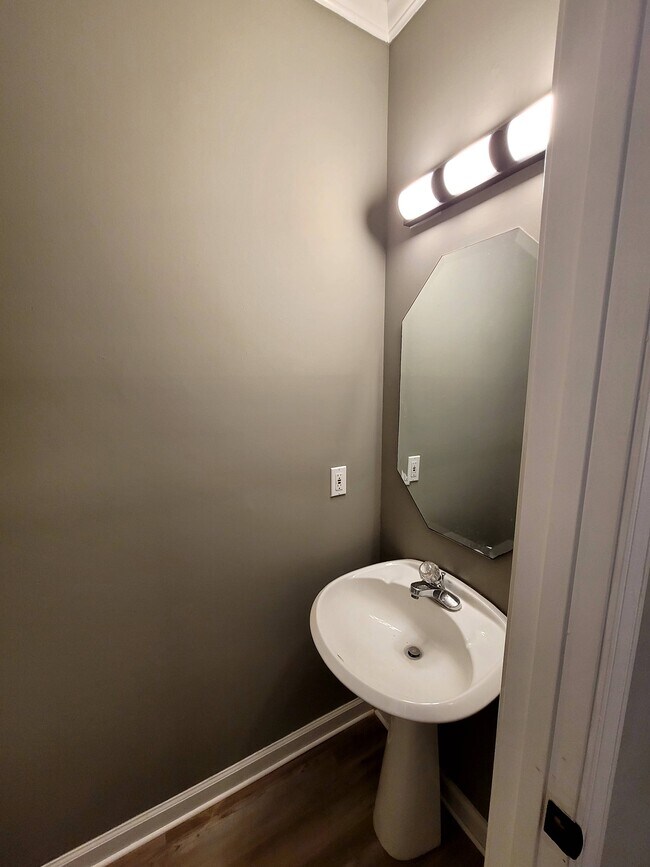 Building Photo - 730 3rd St NE