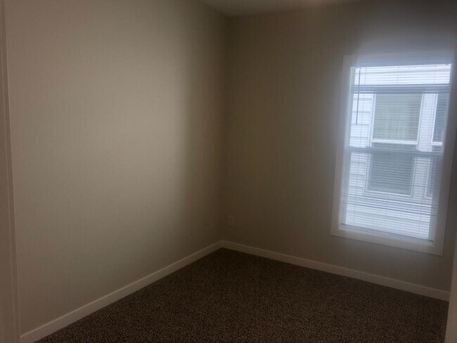 Building Photo - 949 Fulton St W