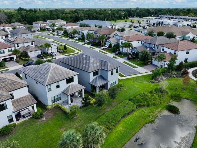 Building Photo - 1368 Blue Stem Ln