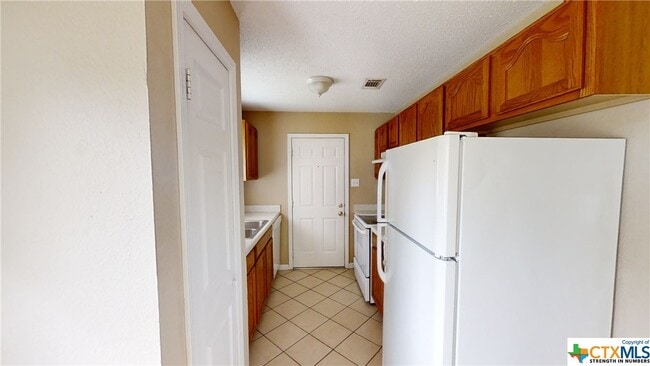 Building Photo - 2406 Timberline Dr