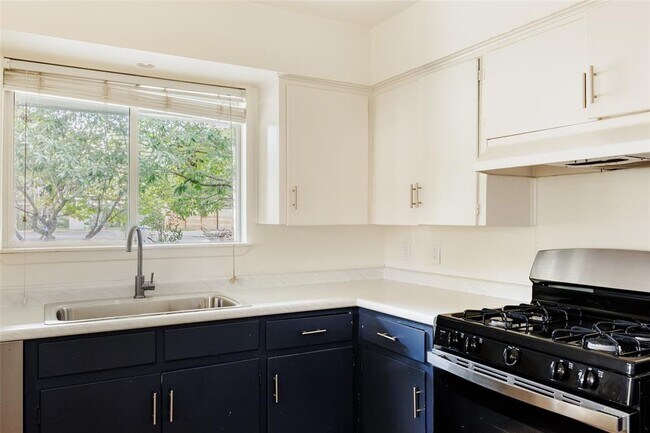 Building Photo - 1403 Randy Cir