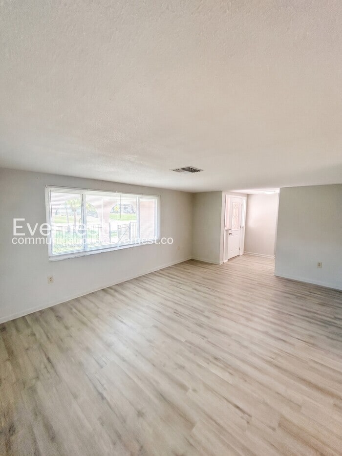 Building Photo - 7810 Cayuga Dr