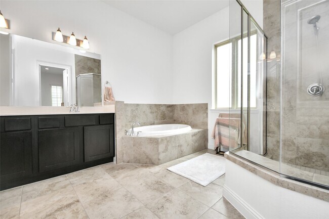 Building Photo - 11012 Mikula Dr