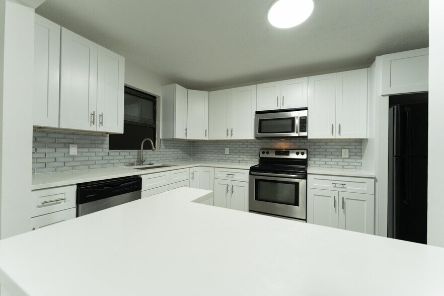 Building Photo - 1181 SW Sarto Ln