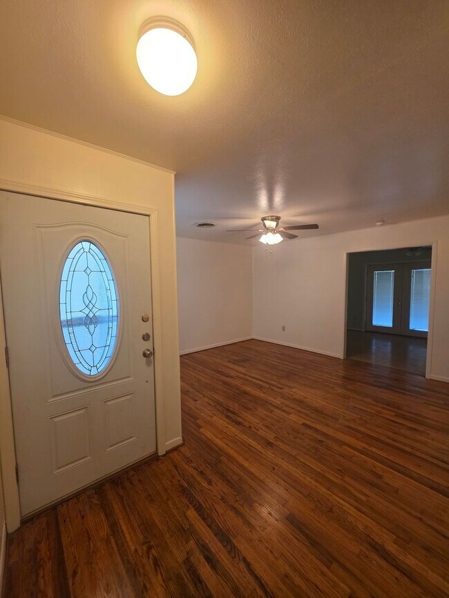 Building Photo - Charming 3/2 in Copperas Cove