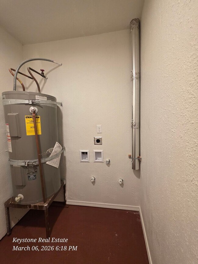 Building Photo - 15454