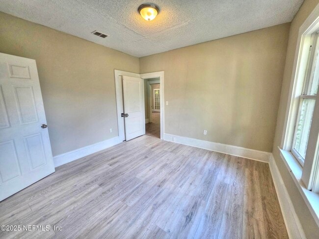 Building Photo - 213 W 24th St