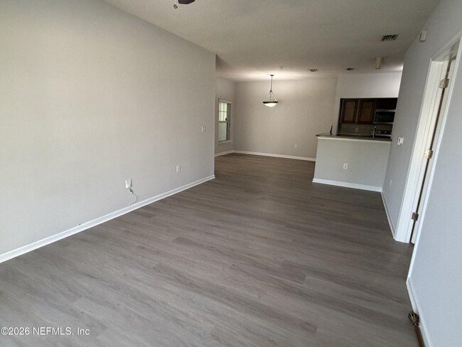 Building Photo - 8201 Green Parrot Rd