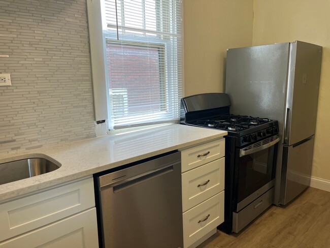 Building Photo - Newly Renovated 1 BD, 1 BA Apartment in Ca...