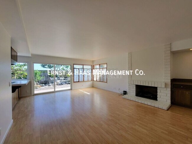 Building Photo - 5692 Vinevale Cir