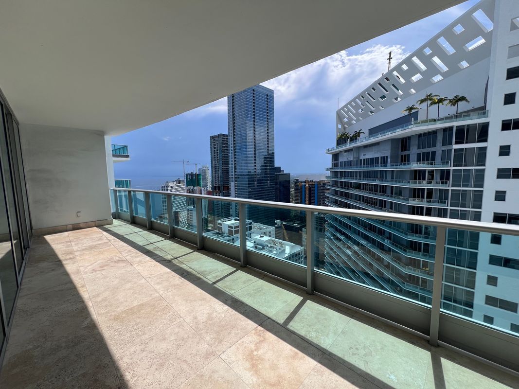 Building Photo - 1331 Brickell Bay Dr