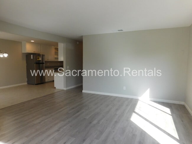 Building Photo - Updated 2bd/1ba Rocklin Halfplex with Garage