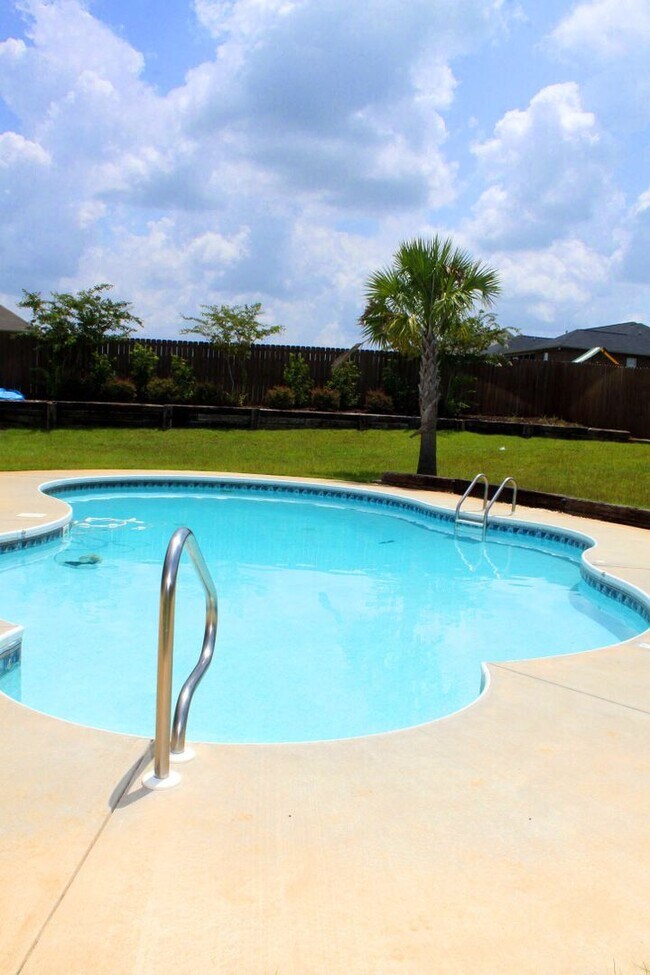 Building Photo - 113 Stonehedge Dr