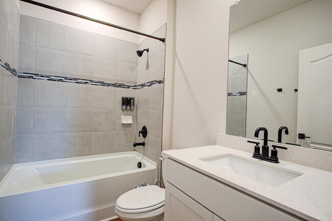 Building Photo - 20 Falcon Ridge Rd