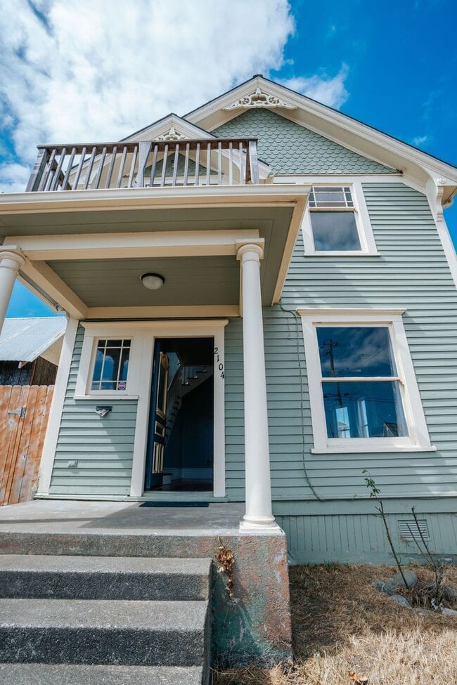 Building Photo - Charming 3-Bedroom Victorian Home in the H...