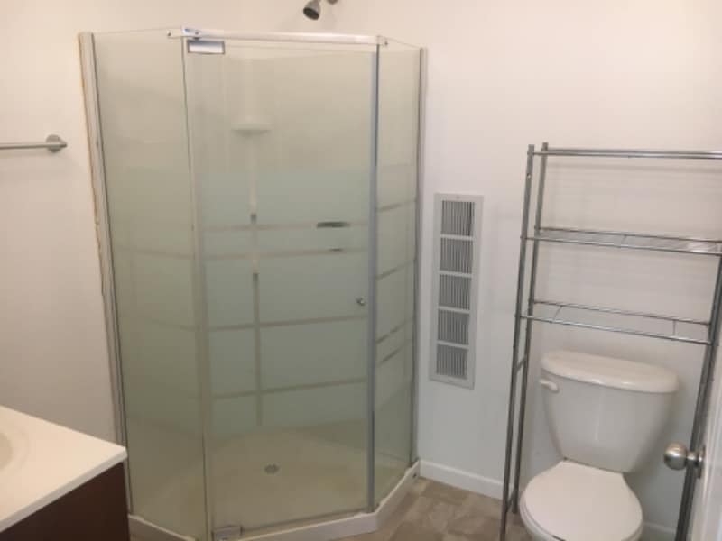 Building Photo - 208 Center St