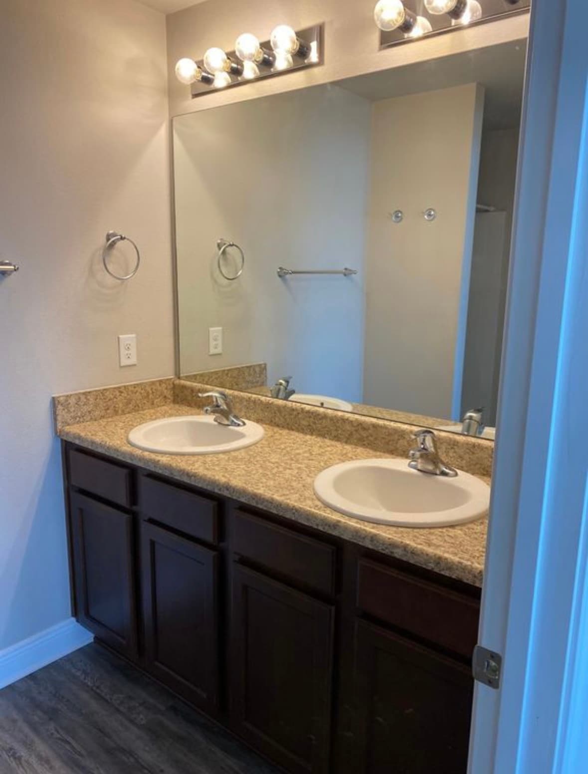 Building Photo - 5852 Callaway Cir