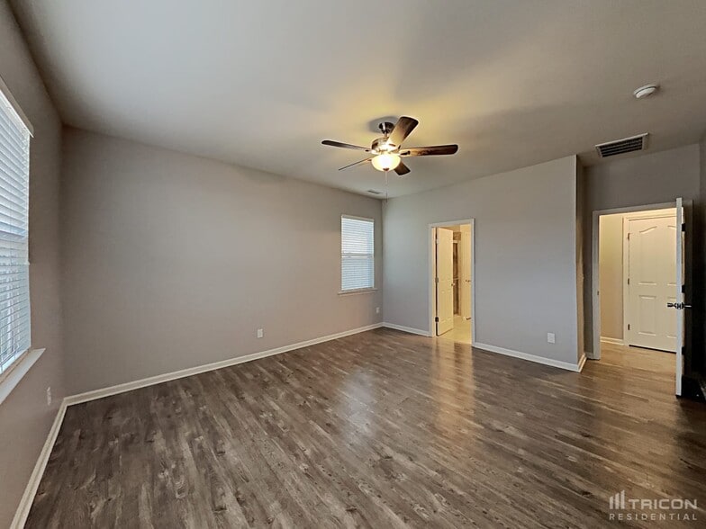 Building Photo - 932 Avondale Dr