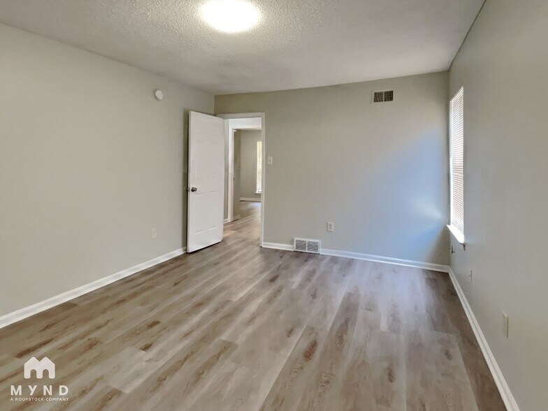 Building Photo - 2139 Oldfield Dr