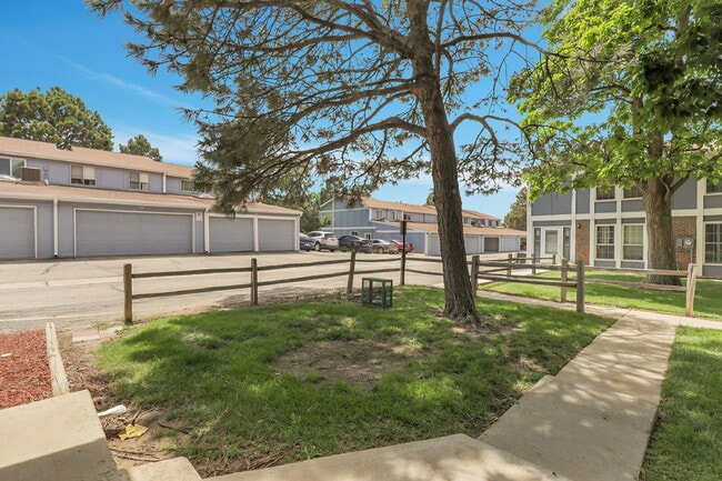 Building Photo - $1,995.00, 3 bed, 1.5 bath, located in Aur...