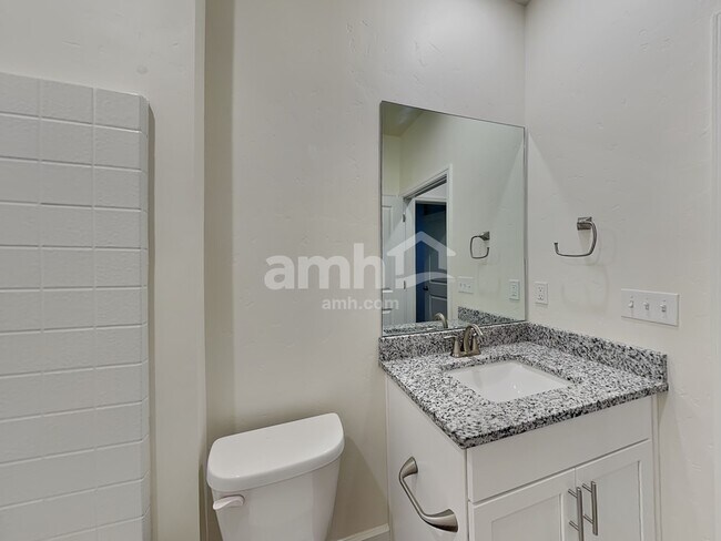 Building Photo - 3465 S Bartlett Ave