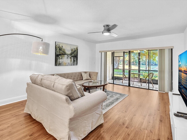 Building Photo - 5087 Oakhill Ln