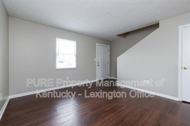 Building Photo - 209 Landings Dr
