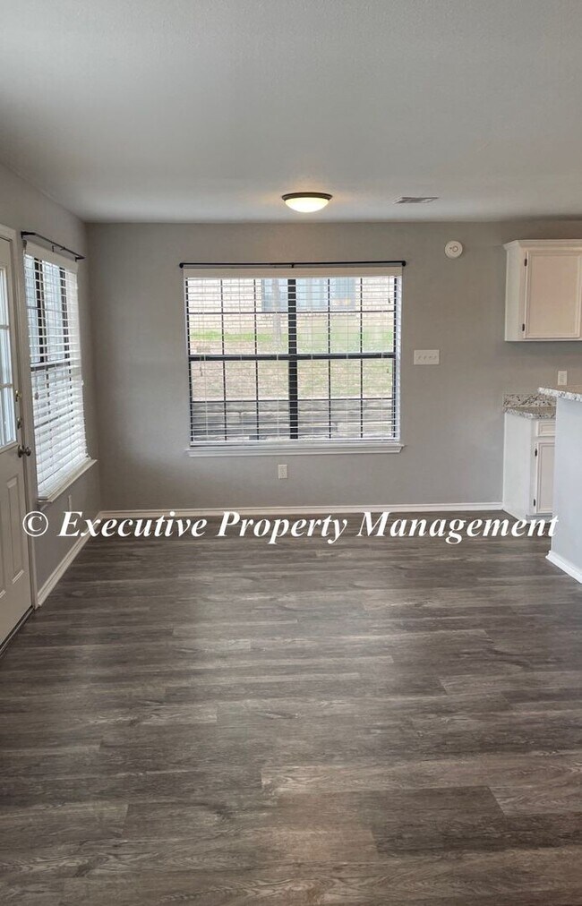 Building Photo - 403 Bowen Cir