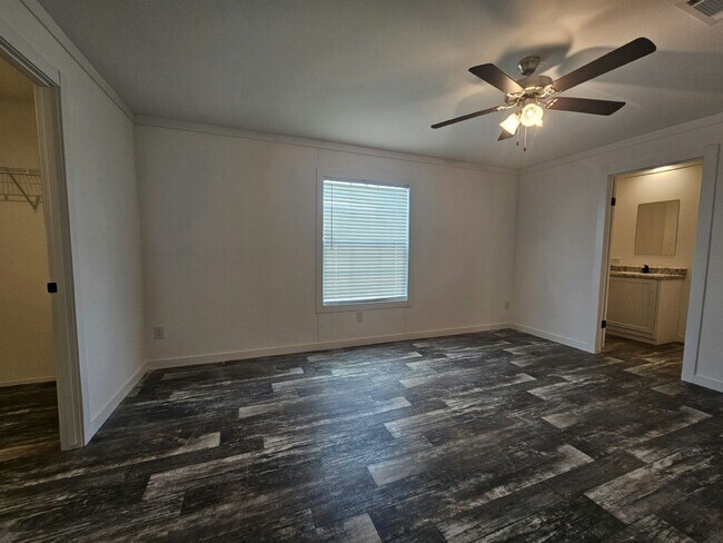 Building Photo - 1006 Myakka Dr