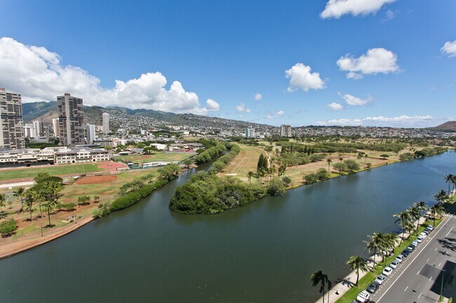 Building Photo - Walking Distance to the Beach & Furnished... Aloha Lani #1606 - 1 BD 1 BA 1 PRK