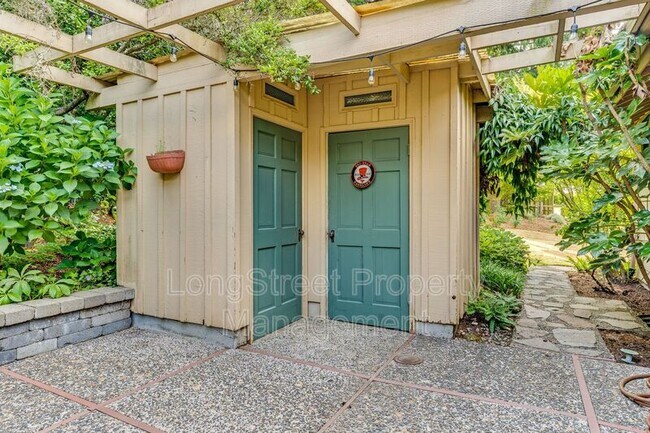 Building Photo - 4426 SW 34th Ave